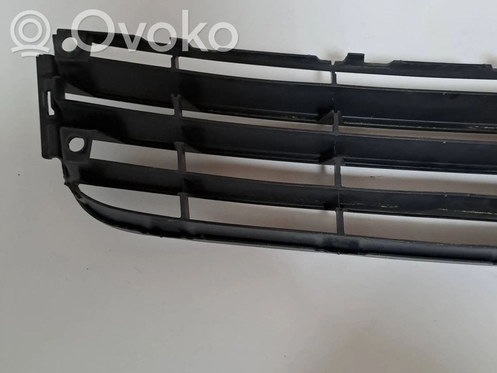 Volkswagen Touran I Нижняя решётка (из трех частей) 