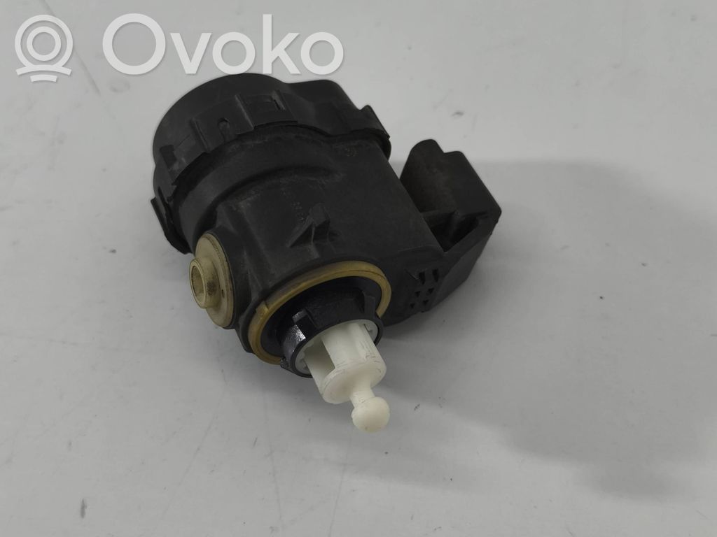 Headlight level adjustment motor