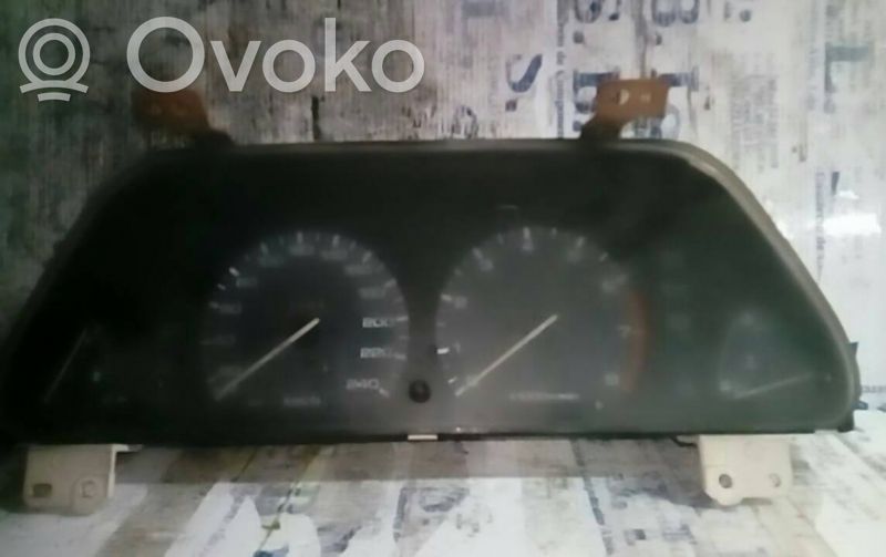 Mazda 323 F Speedometer (instrument cluster) 