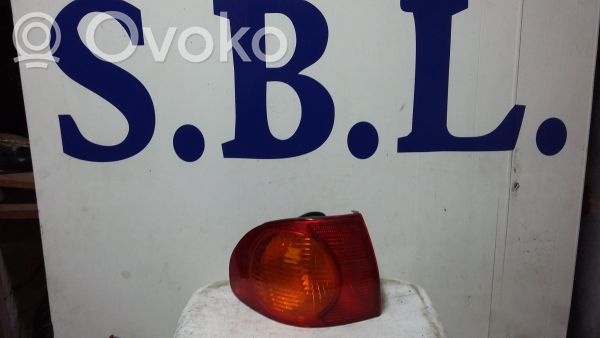 Toyota Corolla E110 Aizmugurējais lukturis pārsegā 