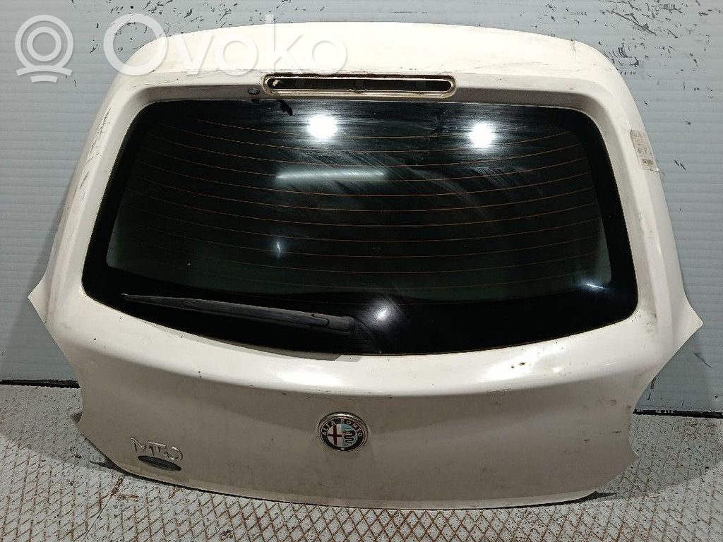Alfa Romeo Mito Takaluukun/tavaratilan kansi 