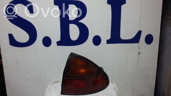 Mazda 323 Luz trasera/de freno 