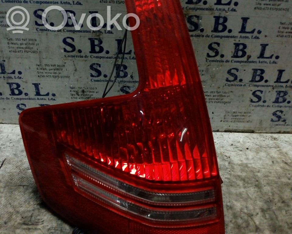 Tailgate rear/tail lights