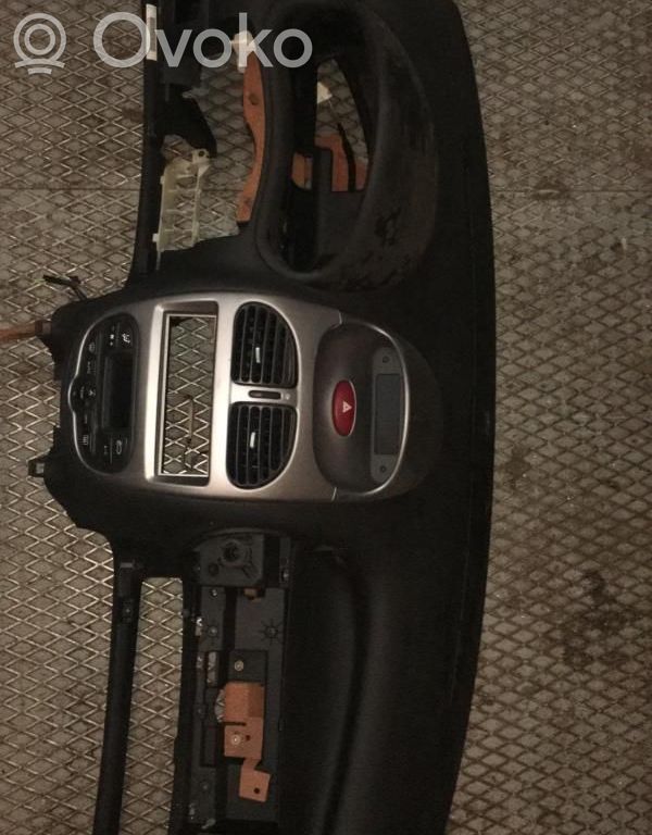 Peugeot 206 Deska rozdzielcza 