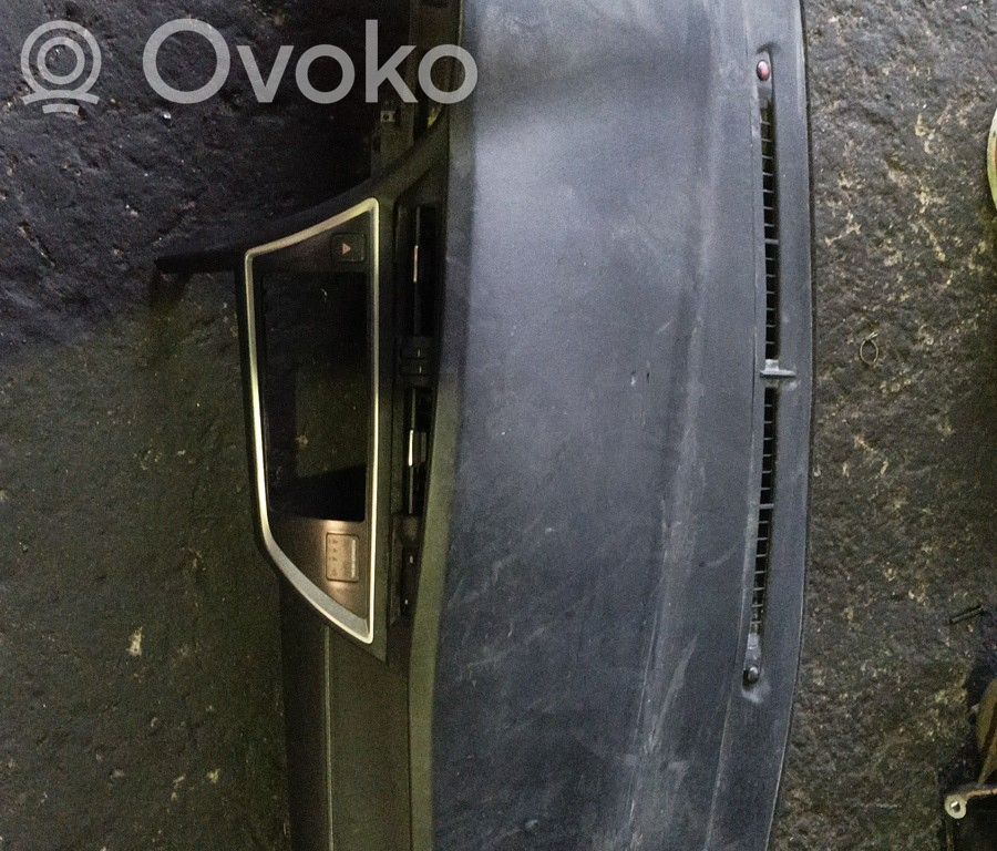 Toyota Auris E180 Kojelauta 