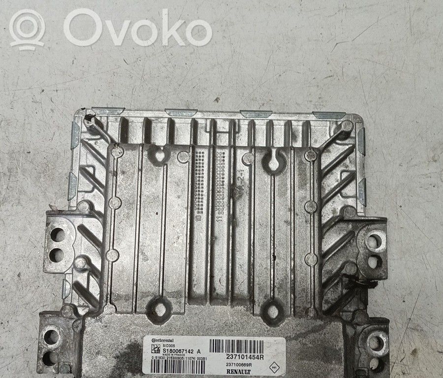 Unidad de control/módulo del motor   237101454R,ZACK