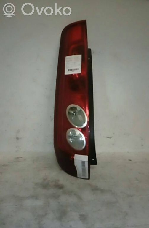 Ford Fiesta Galinis žibintas dangtyje 