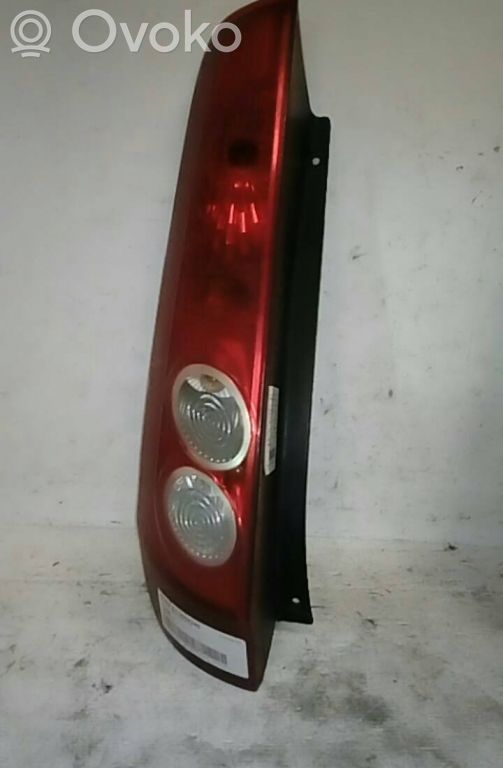 Ford Fiesta Galinis žibintas dangtyje 