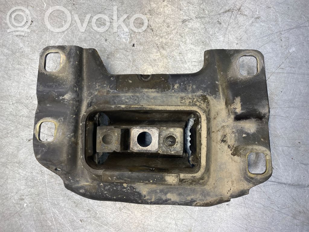 Volvo V50 Engine mount bracket 