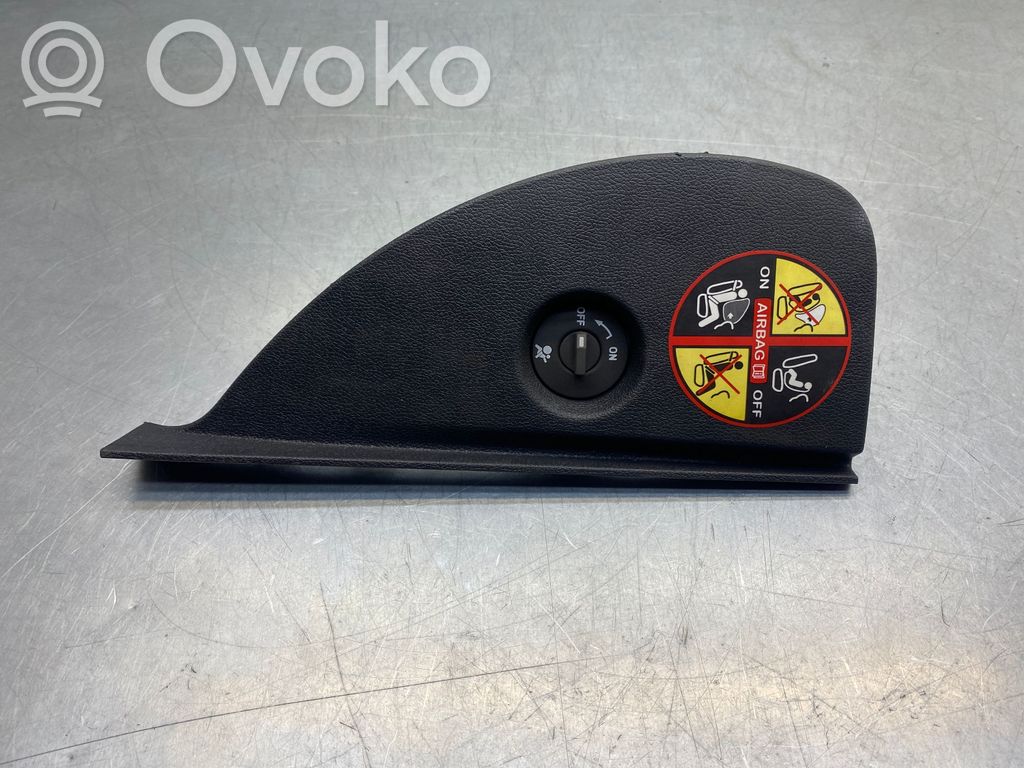 Renault Clio III Dashboard side end trim 