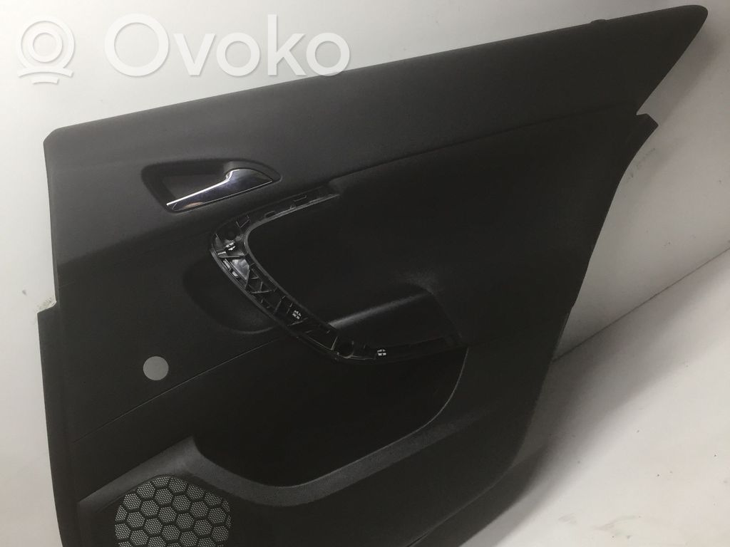 Opel Insignia A Boczki / Poszycie drzwi tylnych 