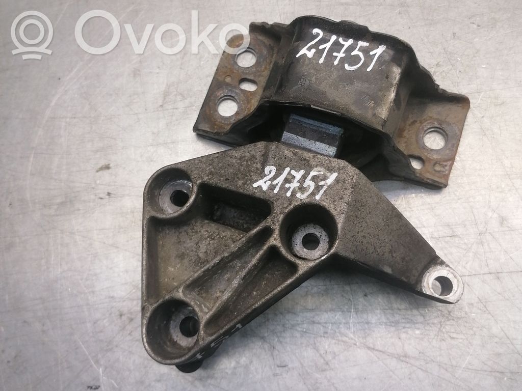 Renault Scenic II -  Grand scenic II Engine mount bracket 