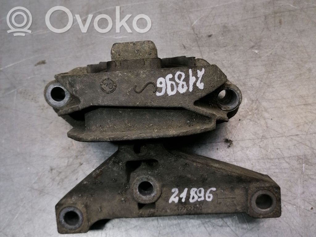 Citroen C2 Engine mount bracket 