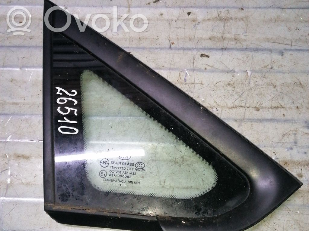 KIA Carens II Front triangle window/glass 