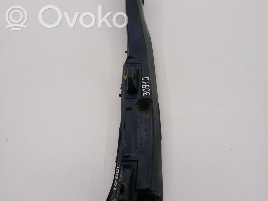 Renault Clio III Fender mounting bracket 