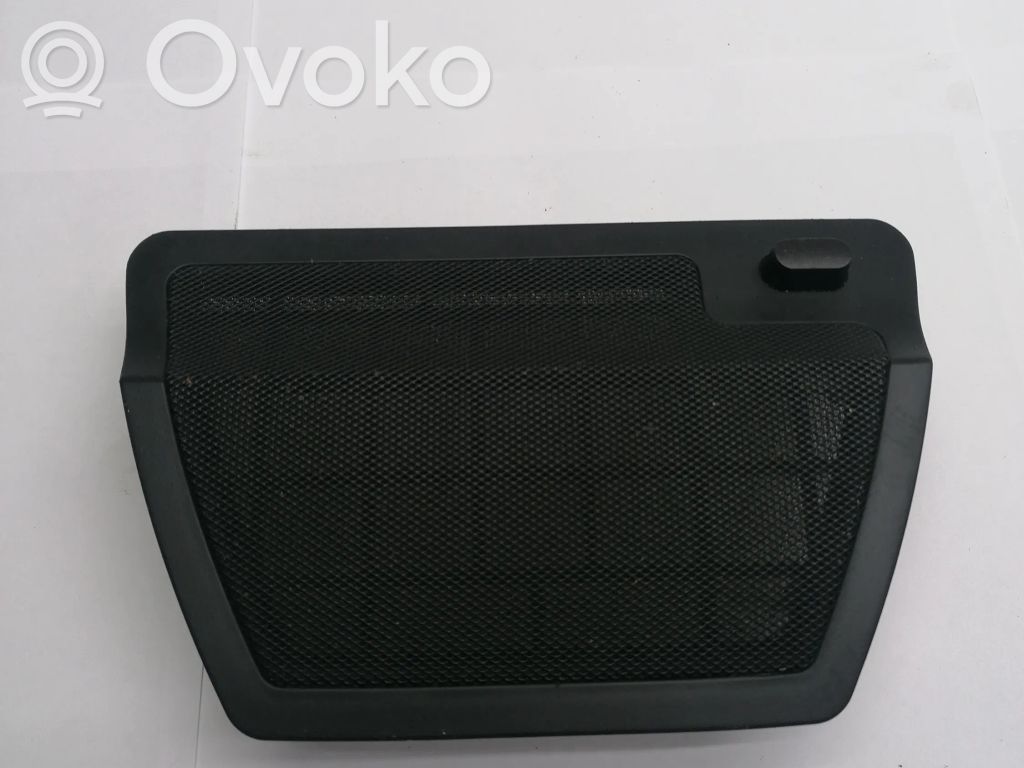 Sivukaiuttimen suoja   826104207,701892507