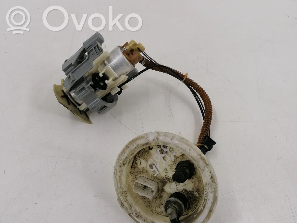 BMW 7 E65 E66 Pompe à carburant 