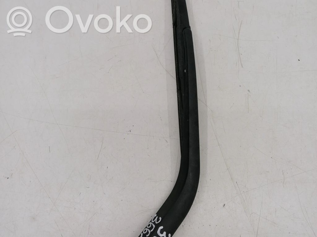 Rear wiper blade arm