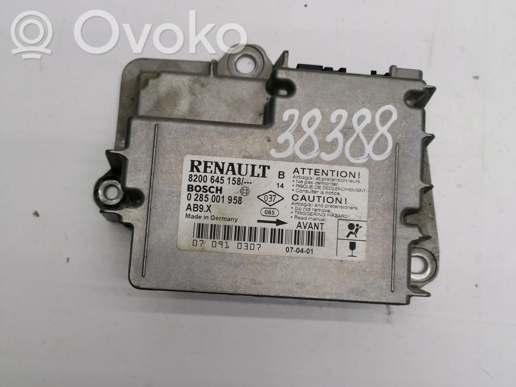 Renault Clio III Airbag control unit/module 