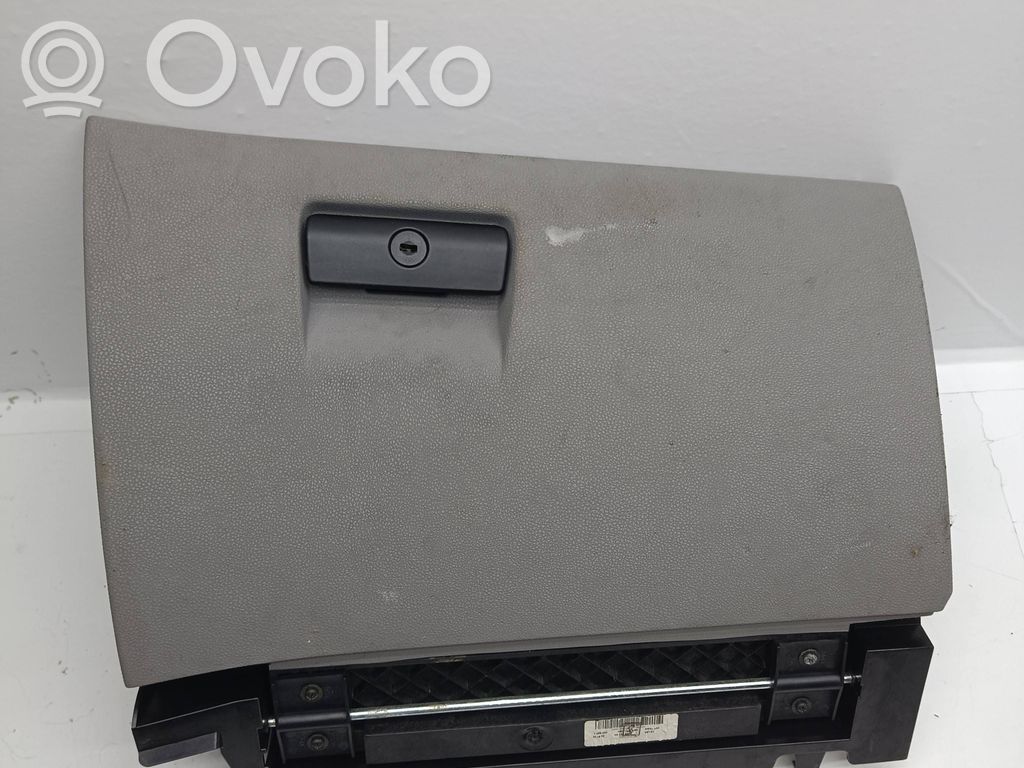 BMW X3 E83 Daiktadėžė 