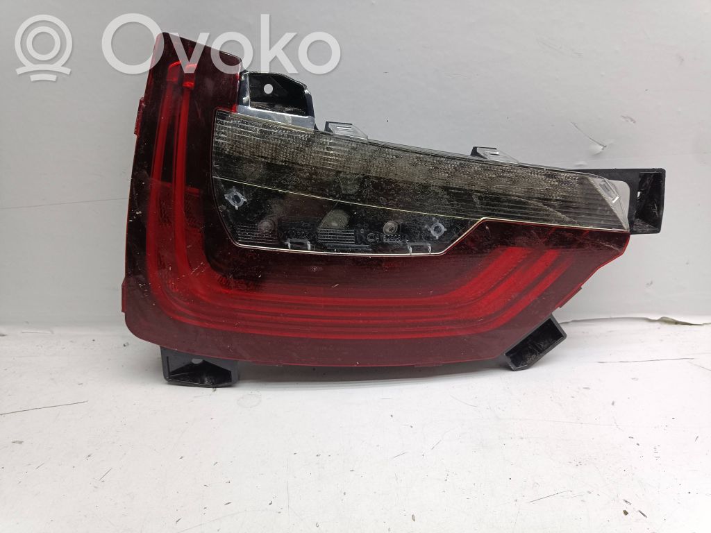 BMW i3 Aizmugurējais lukturis pārsegā 