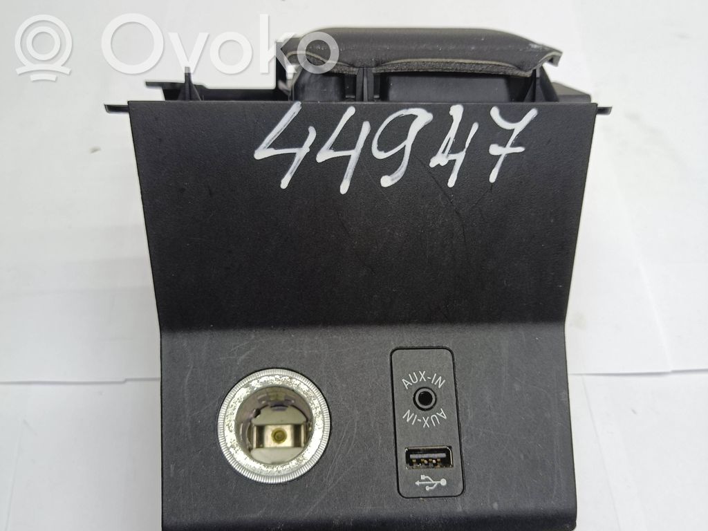BMW i3 Cigarette lighter front 