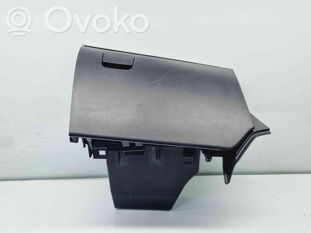 Mazda 3 II Daiktadėžės (bordačioko) komplektas 