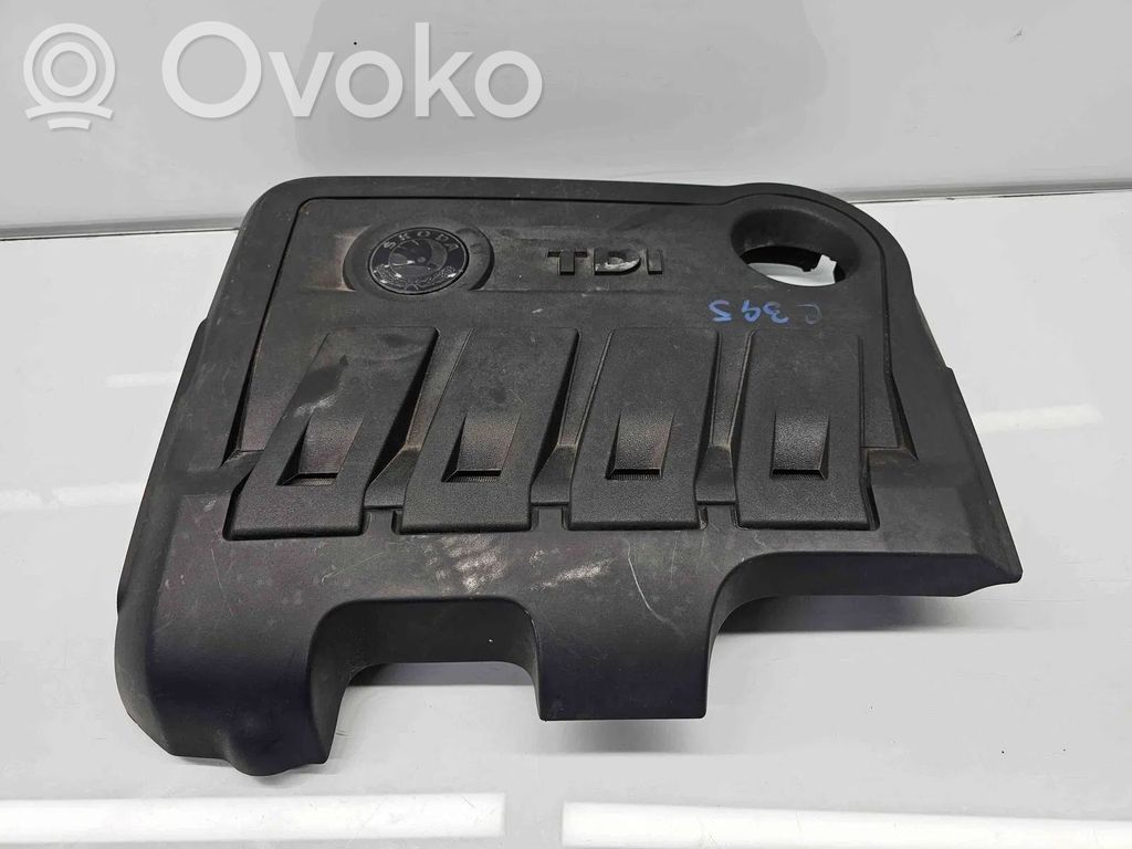 Volkswagen PASSAT B7 Osłona górna silnika 