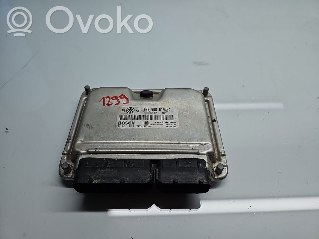 Volkswagen PASSAT B5.5 Unitate control motor/modul ECU 