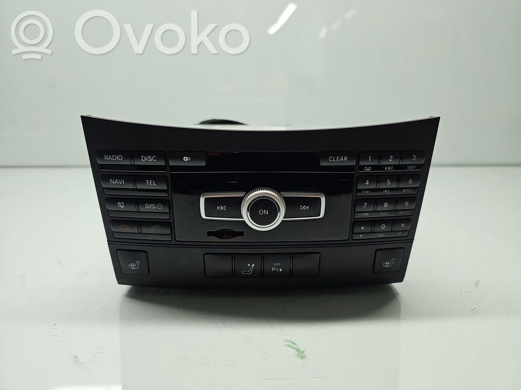 Panel / Radioodtwarzacz CD/DVD/GPS   A2129006913
