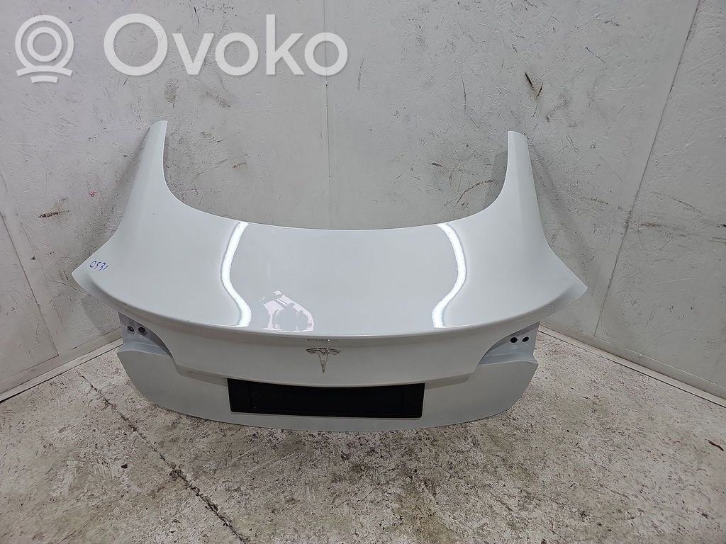 Tesla Model 3 Konepelti 