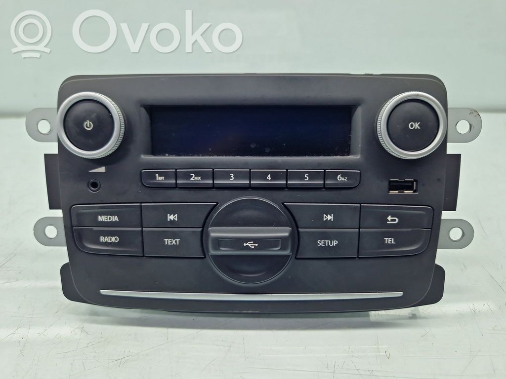 Dacia Duster Radio/CD/DVD/GPS head unit 