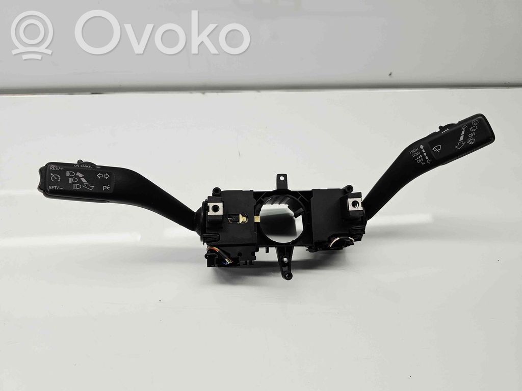 Skoda Fabia Mk2 (5J) Palanca de intermitentes 