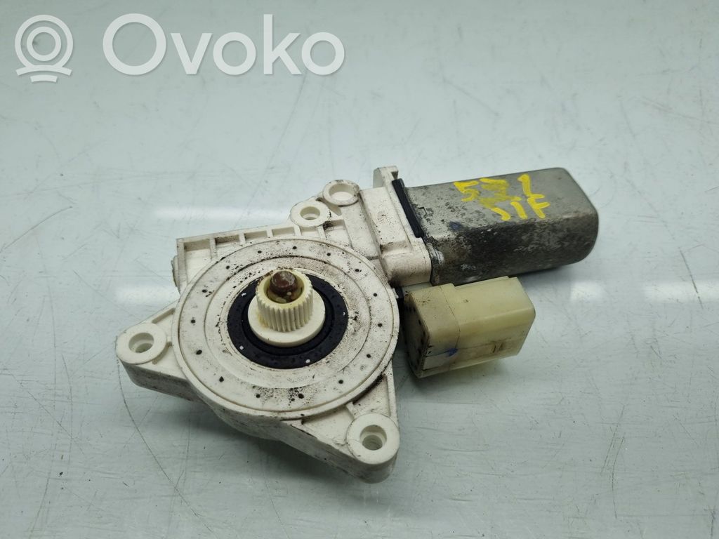 BMW 1 E82 E88 Front door window regulator motor 