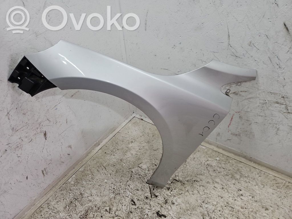 Volvo V40 Spārns 