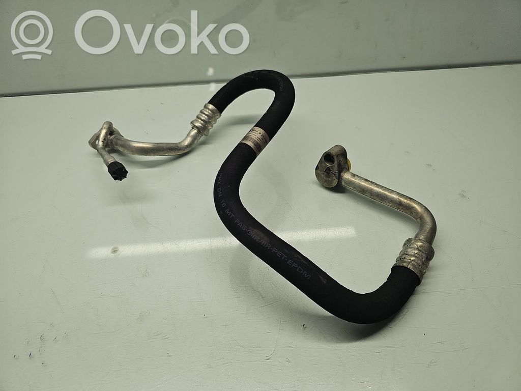 Ilmastointilaitteen putki (A/C)   923250501
