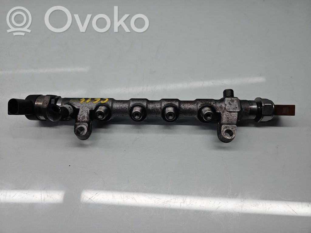 Volkswagen PASSAT CC Listwa wtryskowa 