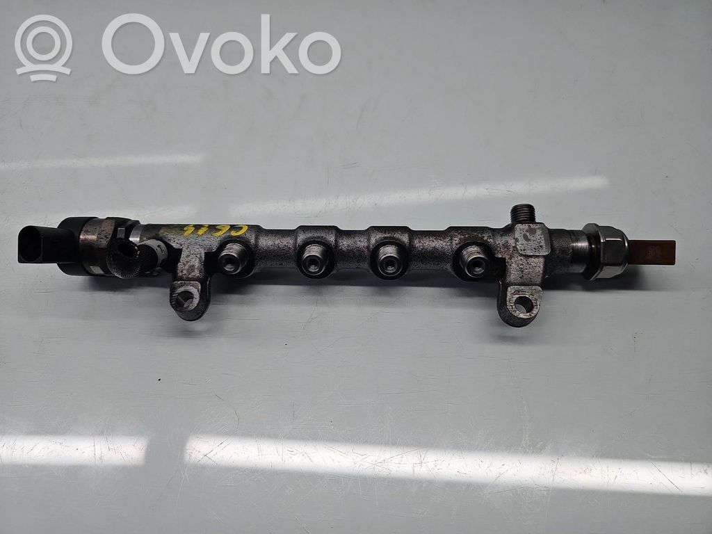 Volkswagen PASSAT B7 Listwa wtryskowa 