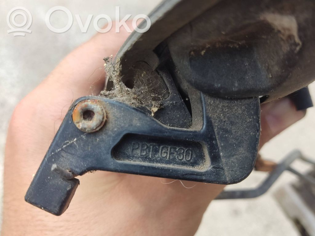 Mazda 323 Priekšpusē slēdzene 