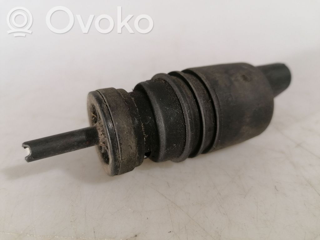 Mercedes-Benz E W211 Windscreen/windshield washer pump 