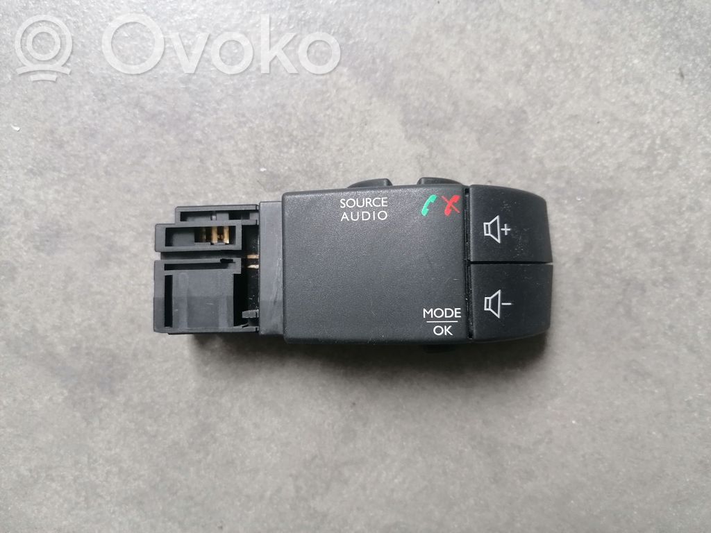 Renault Trafic III (X82) Sound control switch 