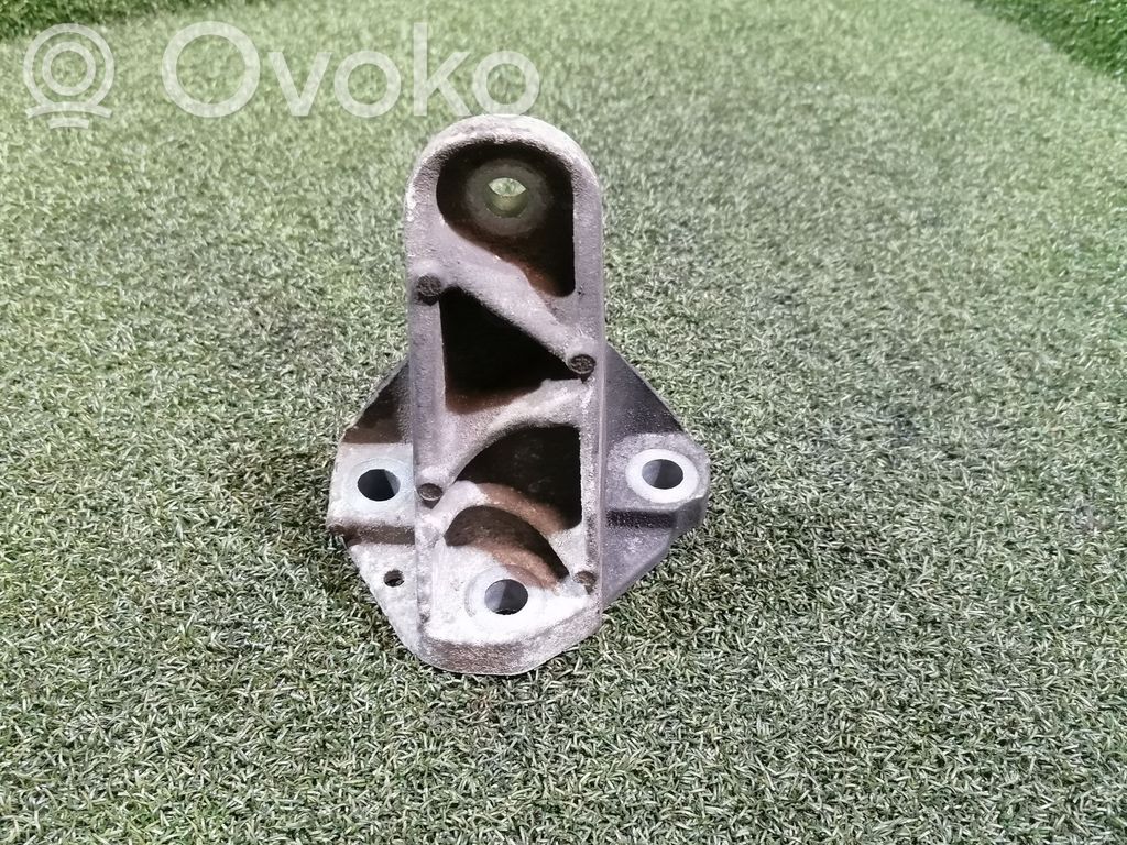 Jaguar XF X250 Engine mounting bracket 