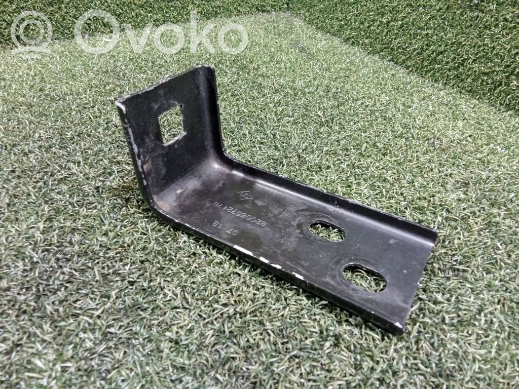 Renault Master III Radiator support slam panel bracket 