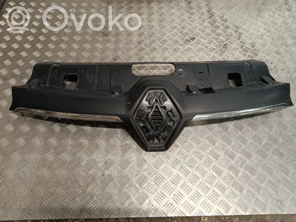 Renault Master III Etupuskurin ylempi jäähdytinsäleikkö 