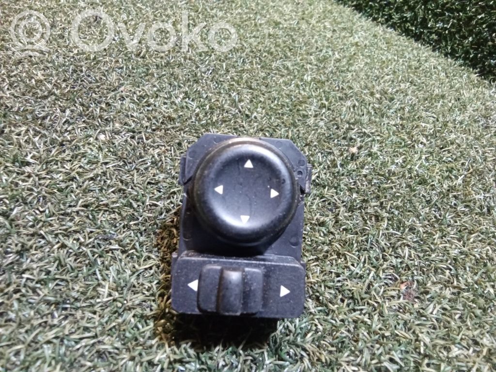 Renault Master III Wing mirror switch 