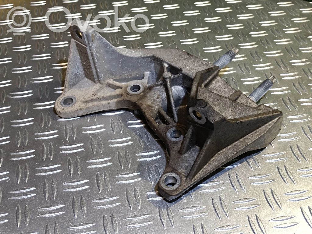 Ford Tourneo Custom Gearbox mounting bracket 