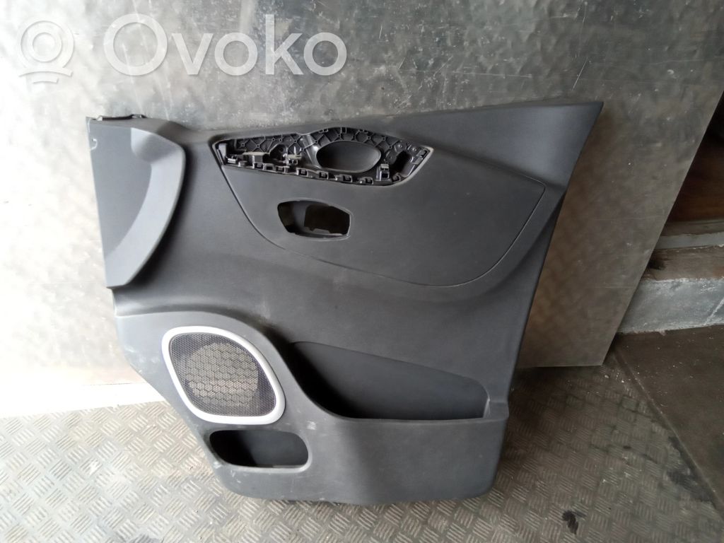 Opel Vivaro Boczki / Poszycie drzwi przednich 