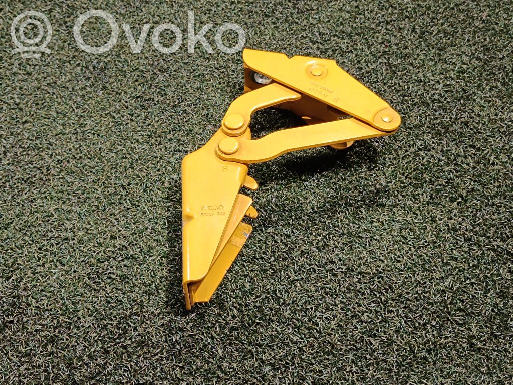 Iveco Daily 6th gen Engine bonnet/hood hinges 