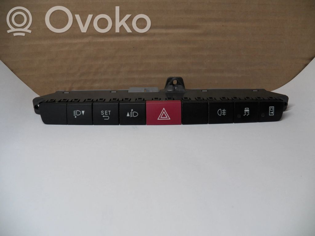 Iveco Daily 6th gen Botón interruptor de luz de peligro 