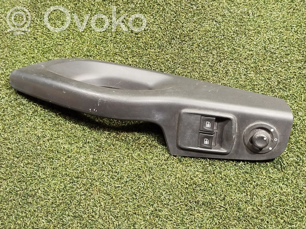 Renault Trafic III (X82) Front door interior handle trim 